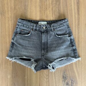 Zara women’s The High Waist Short. Color Gray. Size 4.
